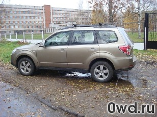 Битый автомобиль Subaru Forester