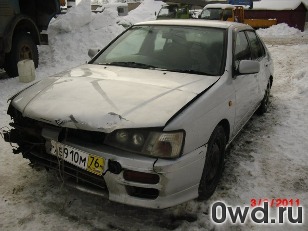 Битый автомобиль Nissan Bluebird