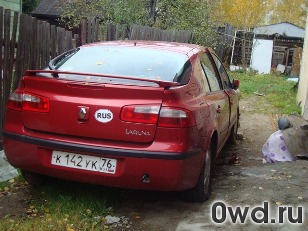 Битый автомобиль Renault Laguna