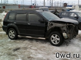 Битый автомобиль Nissan X-Trail