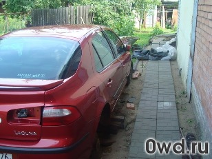 Битый автомобиль Renault Laguna